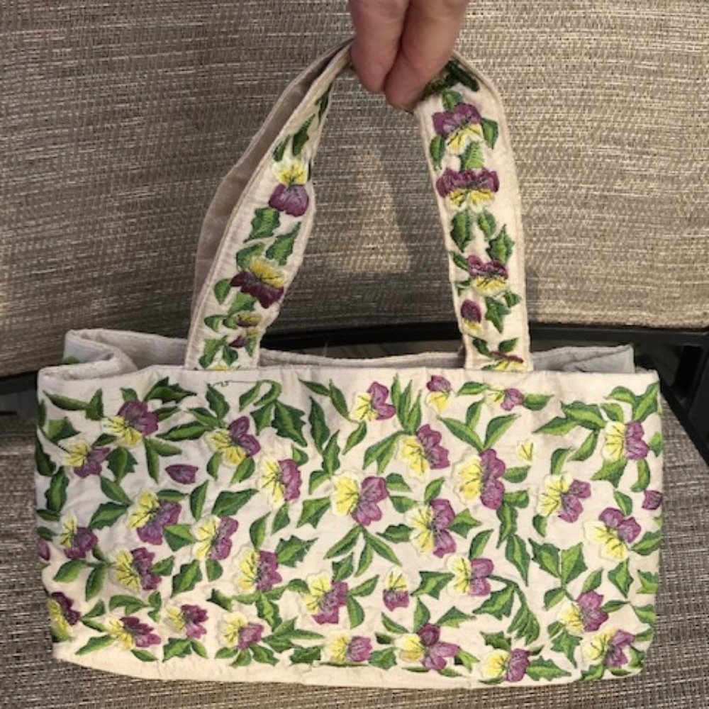 Moyna floral embroidered small purse cream